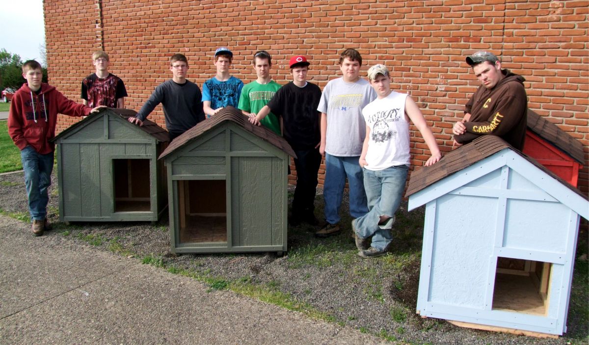 Students Build Dog Houses for Animal Shelter